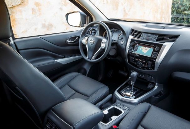 2017-Nissan-Navara-Interior-610x417.jpg
