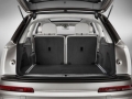 Interior 2016 Audi Q7 trunk