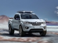 2016 Renault Alaskan front view