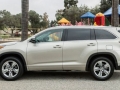2016 Toyota Highlander side view