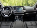 2017 Toyota Highlander dashboard