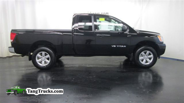 2014 Nissan Titan side