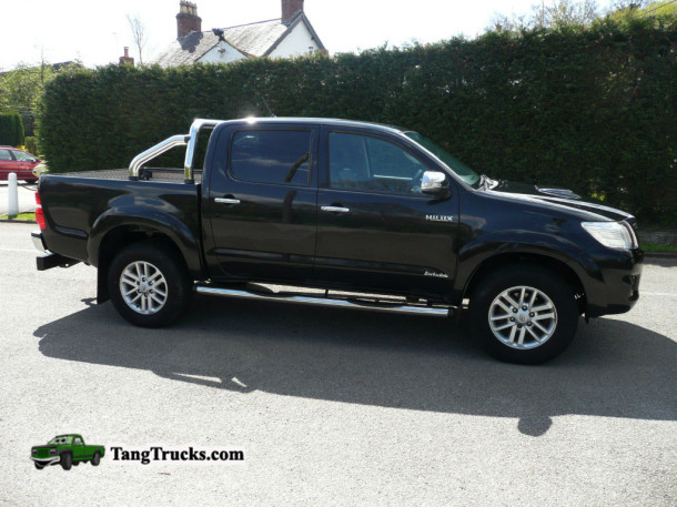 2014 Toyota Hilux Diesel side