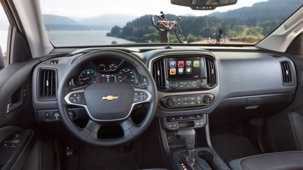 2015 Chevrolet Colorado interior front view
