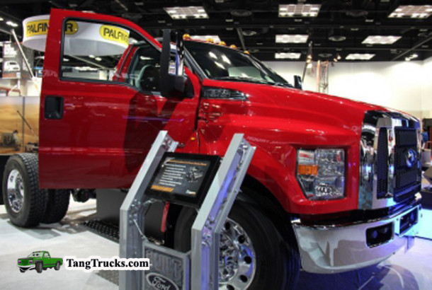 2015 Ford F-750 auto show