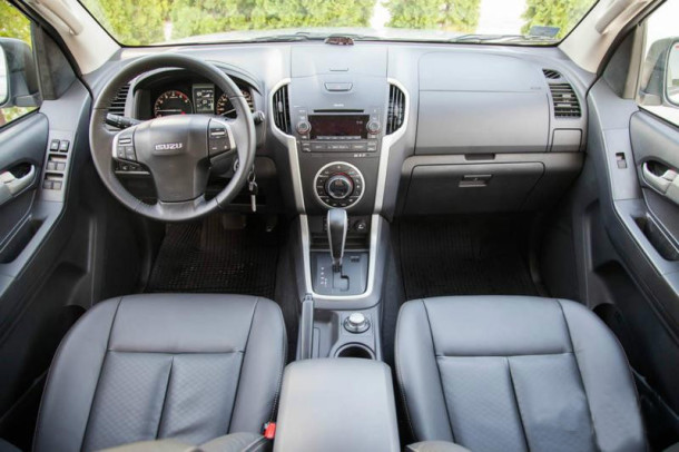 2015 Isuzu D-MAX interior