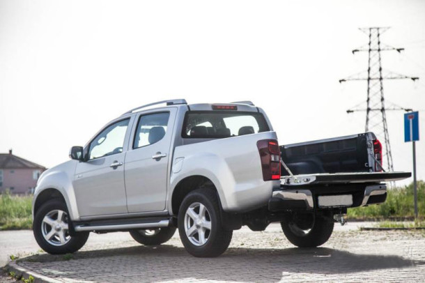 2015 Isuzu D-MAX rear view