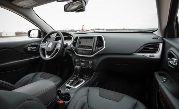 2015 Jeep Cherokee interior front view