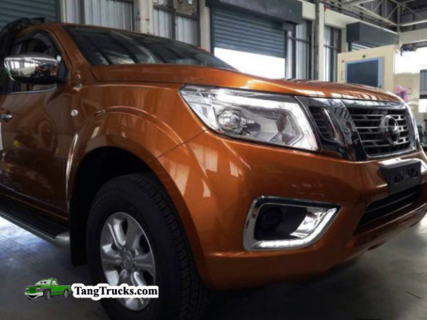 2015 Nissan Frontier front