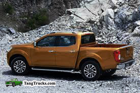 2015 Nissan Frontier side