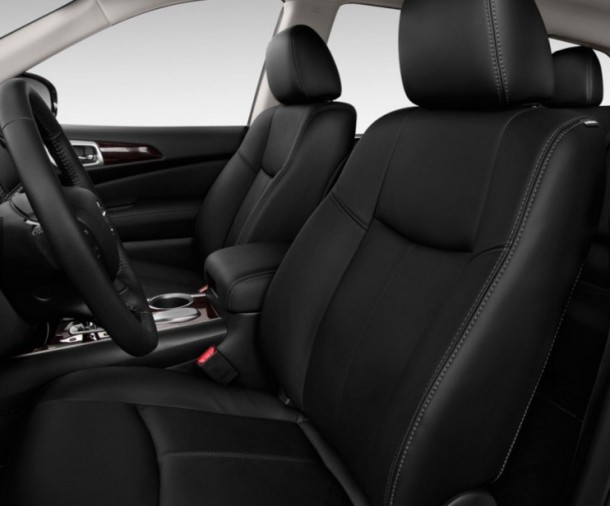 2015 Nissan Pathfinder interior