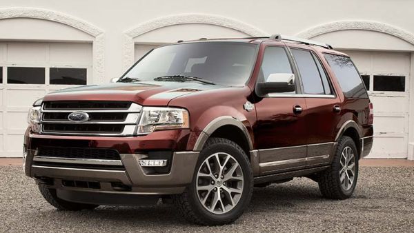 2016 Ford Expedition front side