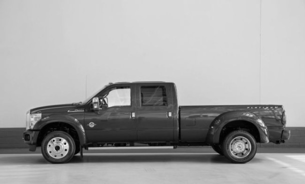 2016 Ford F-450 side