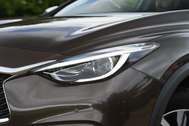 2016 Infiniti QX30 head lights