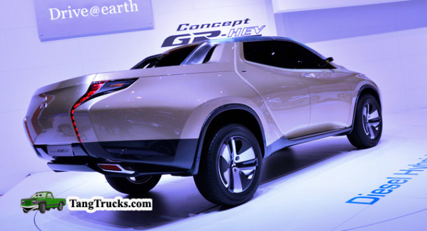 2016 Mitsubishi L200 Concept back