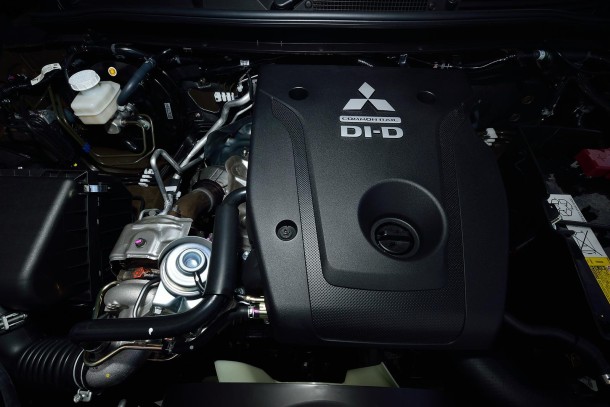 2016 Mitsubishi Pajero Sport engine