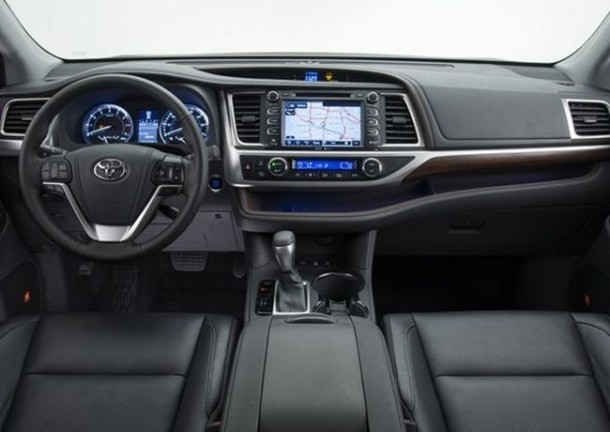 2016 Toyota Highlander interior front view