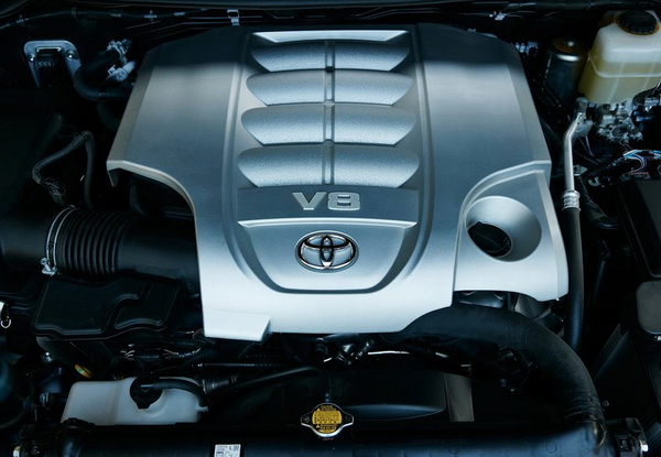 2016 Toyota Land Cruiser engine