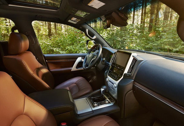 2016 Toyota Land Cruiser interior