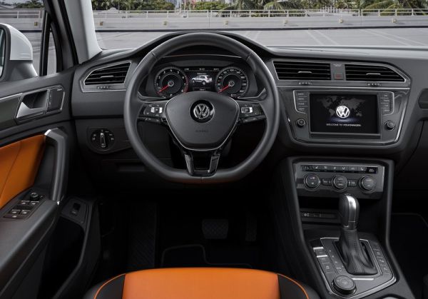 2016 Volkswagen Tiguan interior