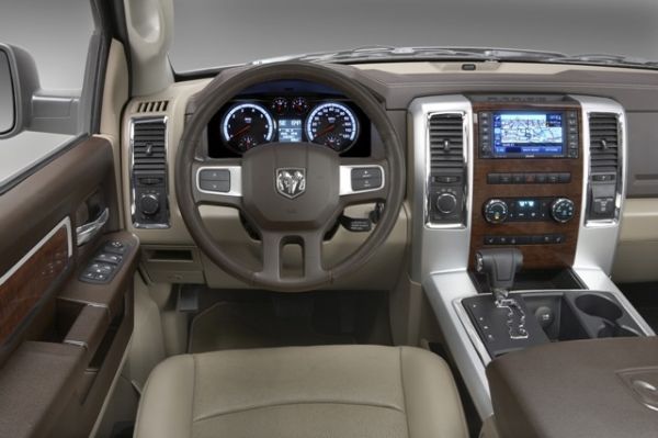 2017 Dodge Dakota interior
