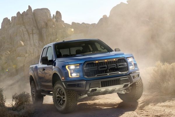 2017 Ford F-150 Raptor front angle