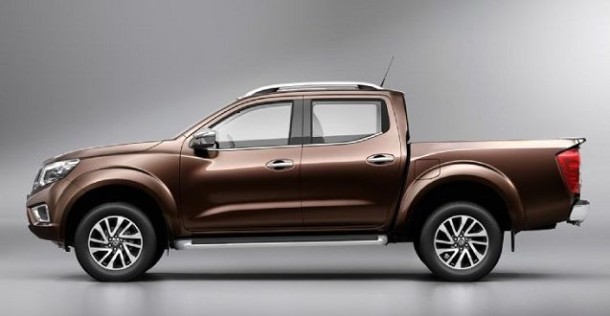 2017 Nissan Frontier side view