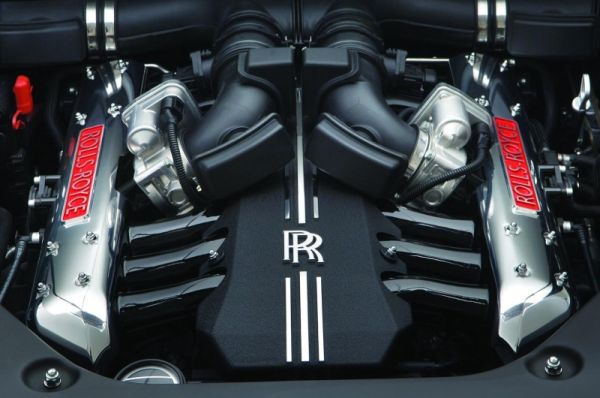 2017 Rolls-Royce SUV engine