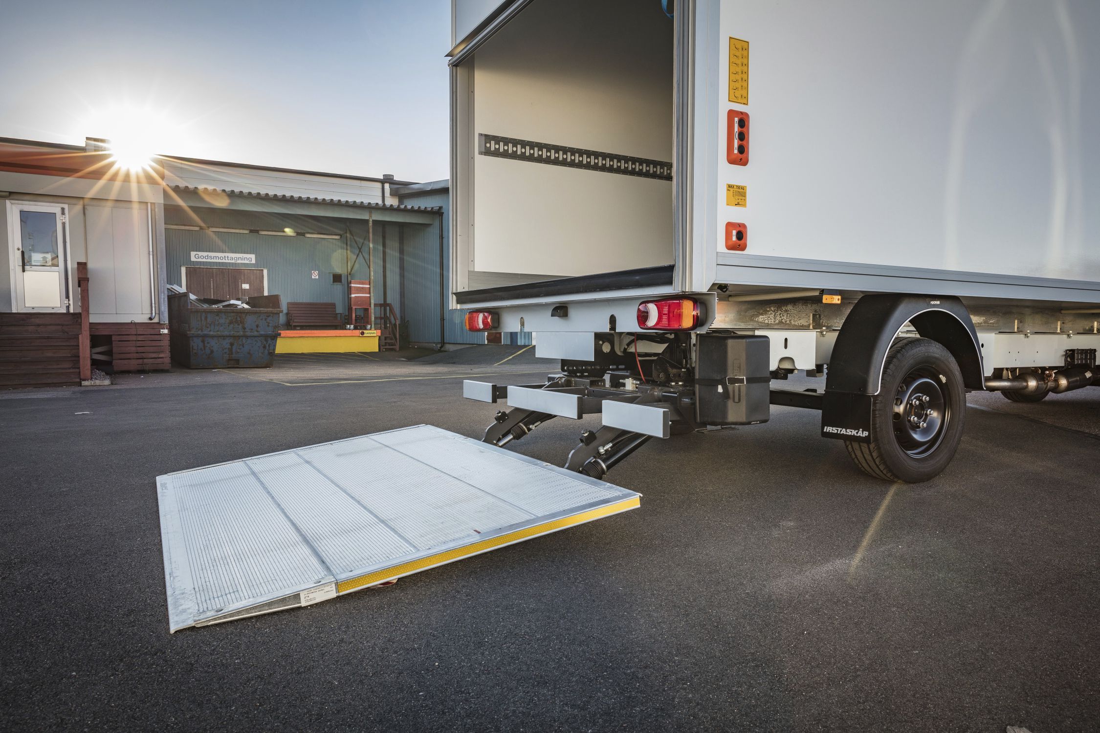 How to Determine the Best Lift Gate Truck Rental Company Suv & Trucks