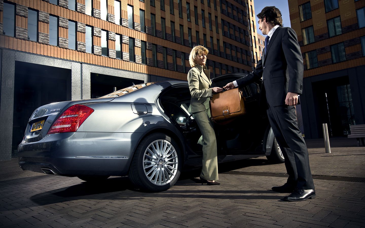 5 Reasons To Hire Professional Chauffeur Services - Suv & Trucks 2024